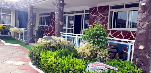 The Pelican's garden and entrance walk