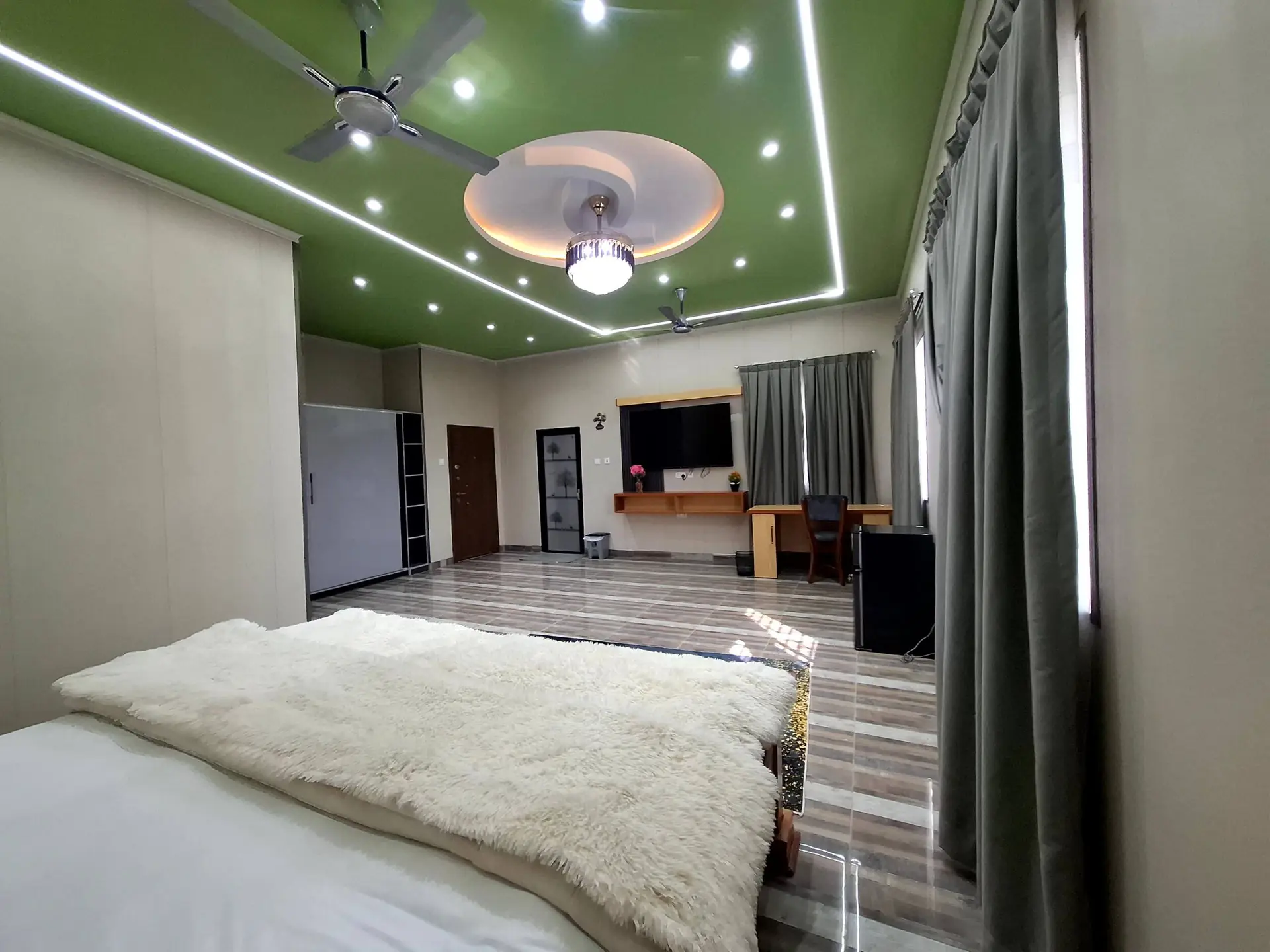VVIP bedroom 4, a large room with a sitting area