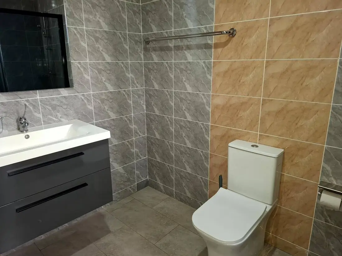 Full bathroom 3, Pelican Hotel VVIP