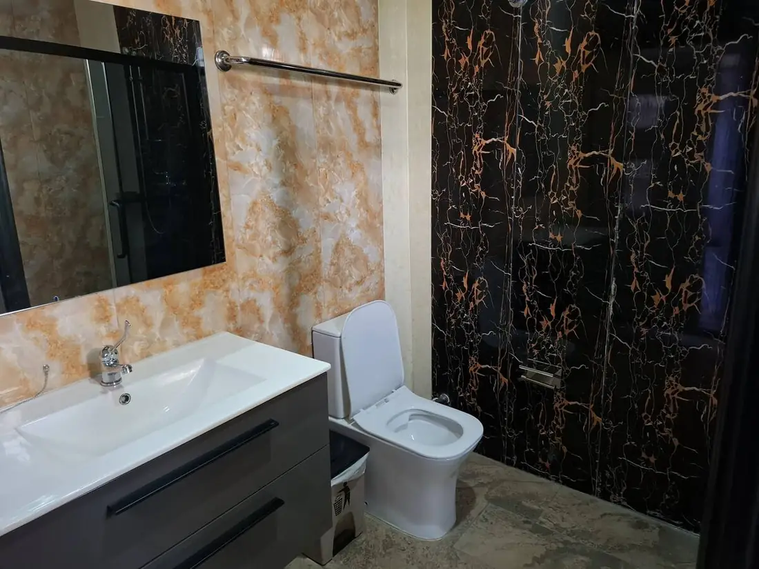 Full bathroom 3, Pelican Hotel VVIP